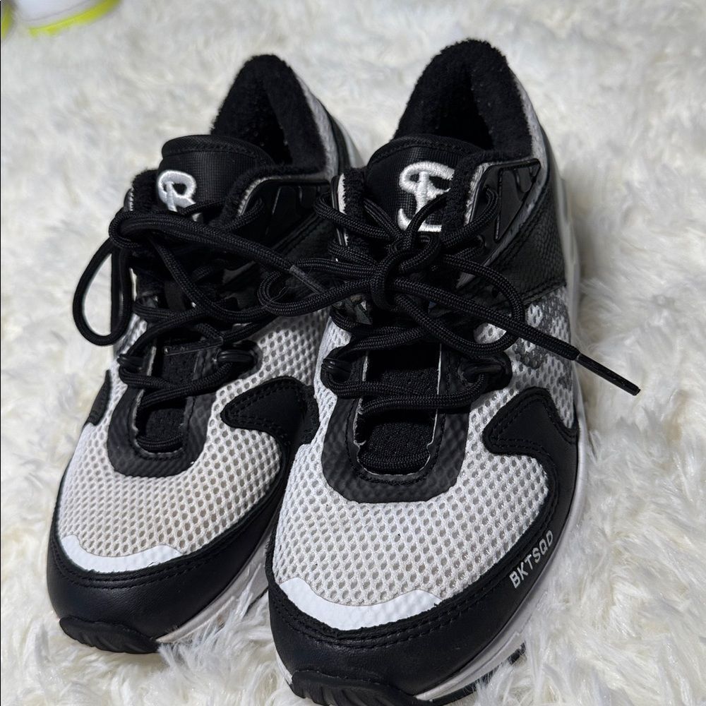 SoleSavy Black and white Sneakers